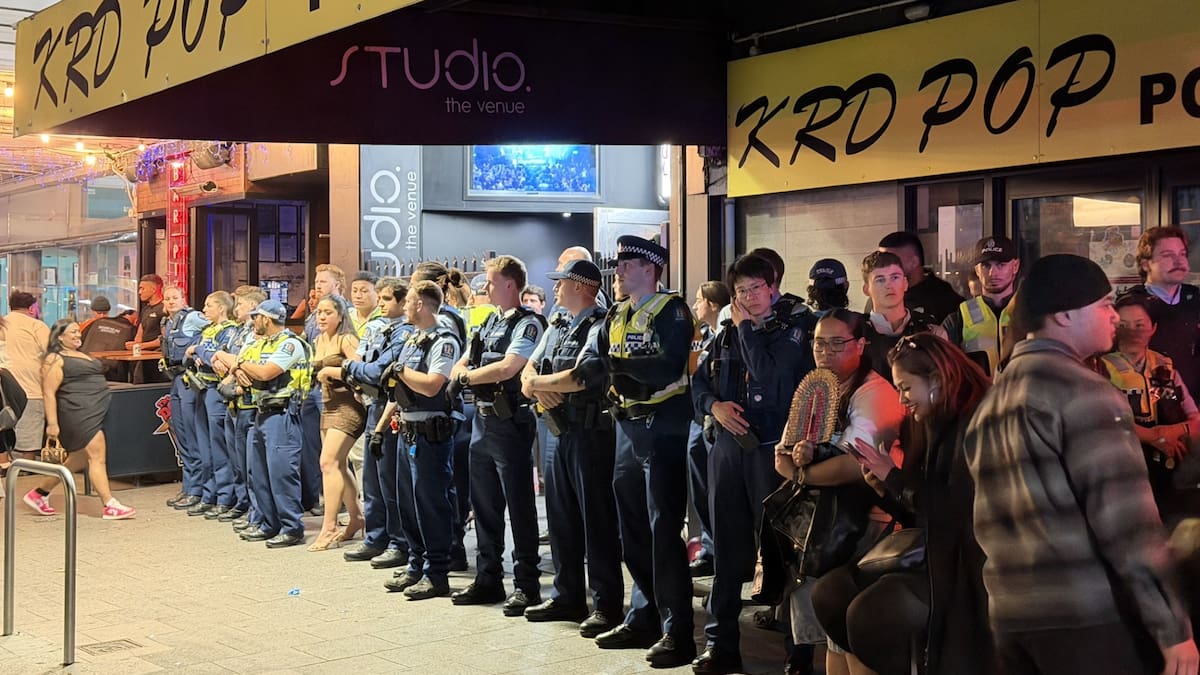 Police swarm Auckland’s Karangahape Rd after bar brawl