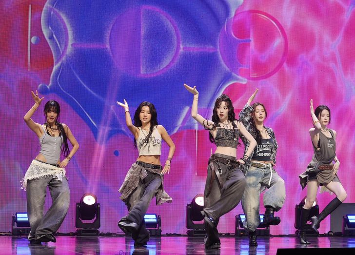 K-pop girl group i-dle performs during a press event held to commemorate its ninth EP release at Yes24 Live Hall in Seoul's Gwangjin District, Monday. Yonhap