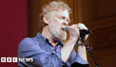 Oscar-winning songwriter Glen Hansard killed in crash - BBC