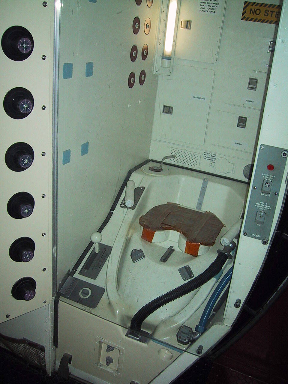 A replica of a Space Shuttle toilet, similar to the exhibit Claire Parfitt helped clean during her teenage work placement that sparked her career in space engineering. Image Credits: Wikimedia Commons 960px-Space_Shuttle_toilet_01