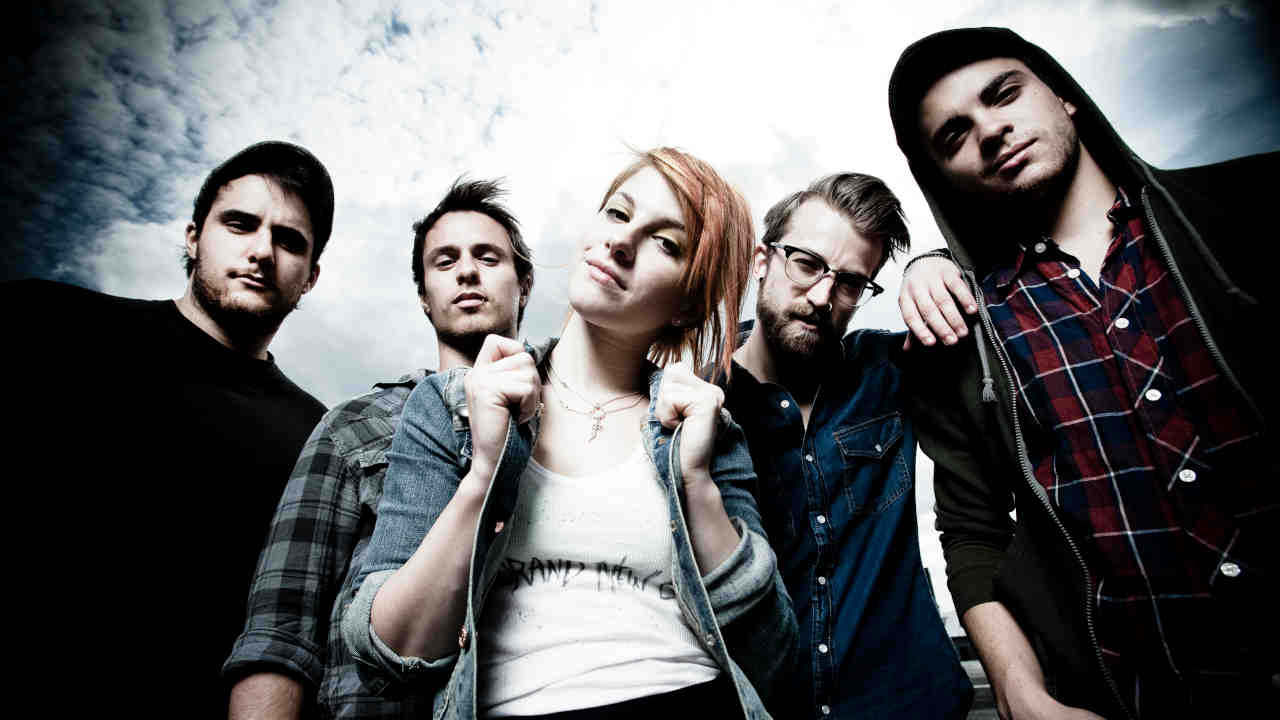 Paramore posing for a photograph in 2010