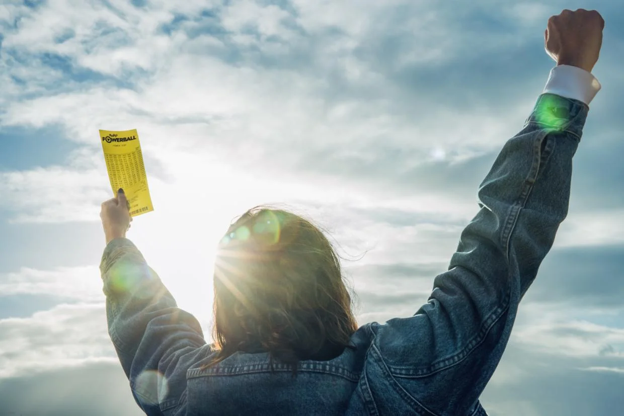 One player pockets $1m Lotto prize as Powerball rolls to $25m - Stuff