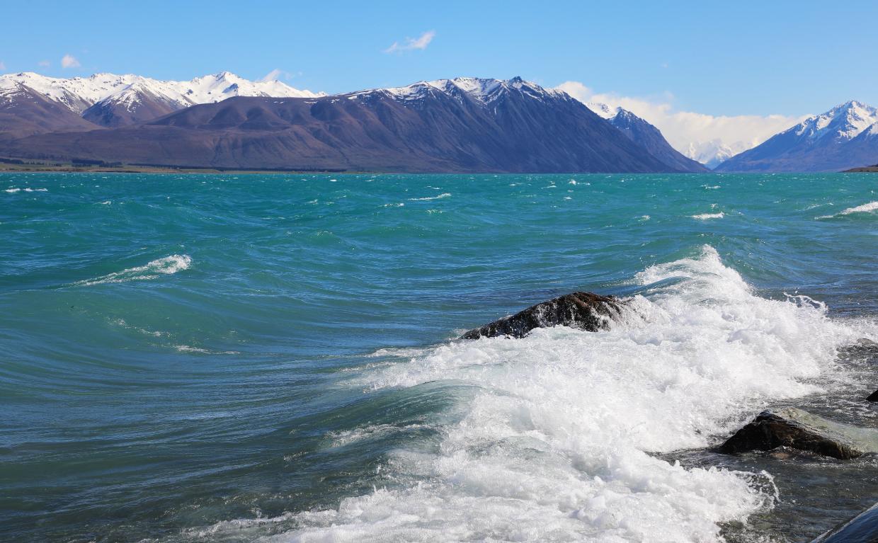 Lost 87-year-old fisherman found safe after local farmer joins search - Stuff