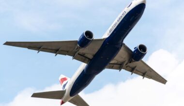 All three British Airways pilots fall ill with suspected food poisoning during 11-hour flight - Stuff