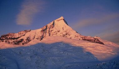 Climber falls 200m into crevasse during night-time Mount Aspiring accident - stuff.co.nz
