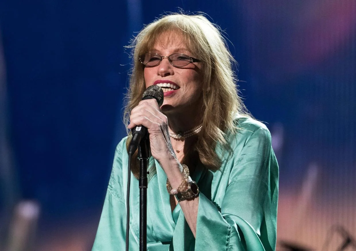 Carly Simon has been diagnosed with Parkinson's disease, treated for skin cancer - Stuff