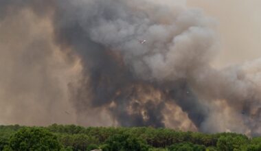 French wildfire created a monster cloud, unleashing lightning that ignited more fires - Stuff