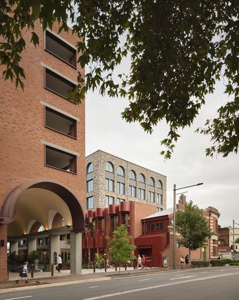 The project delivers a contemporary mix of programs and lush amenity, while unashamedly embracing the site’s chequered history and Redfern’s rich cultural legacies.