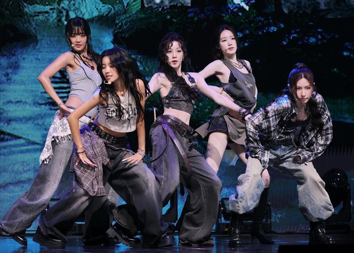 K-pop girl group i-dle performs during a press event held to commemorate its ninth EP release at Yes24 Live Hall in Seoul's Gwangjin District, Monday. Yonhap