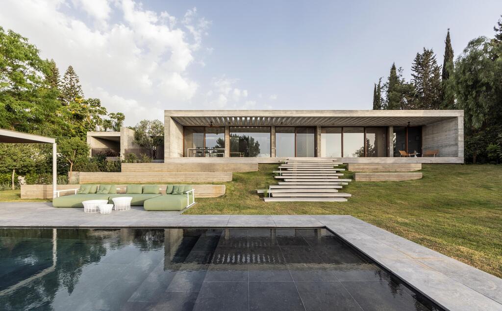 A home inspired by 1950s modernist principles (Photo: Amit Geron) הבית היפה בישראל, תכנון: פיצו קדם אדריכלים