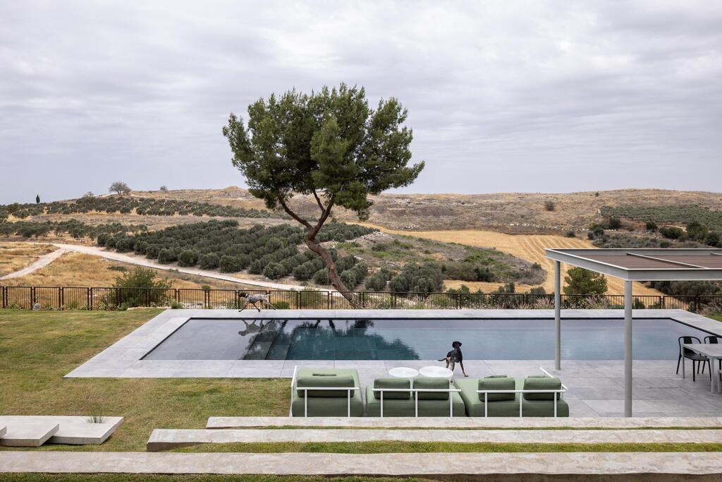 Adjacent to the nature reserve, Tel Gezer National Park (Photo: Amit Geron) הבית היפה בישראל, תכנון: פיצו קדם אדריכלים