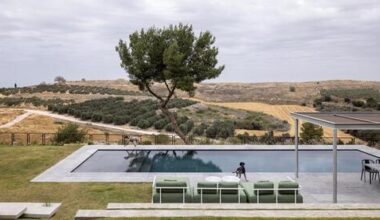 Israel’s most beautiful home: blend of raw concrete with sweeping nature views