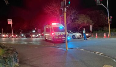 Crash closes Great North Rd near St Lukes in Auckland, motorists warned