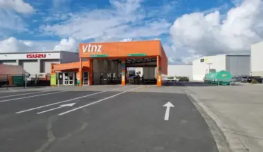 Hundreds of drivers ordered to resit tests after NZTA suspends officers