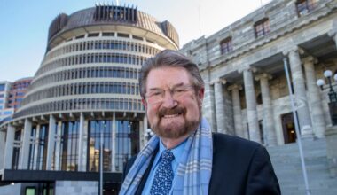 New Plymouth-born broadcaster Derryn Hinch dead at 82