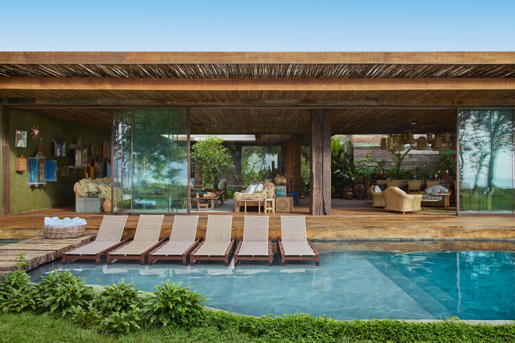 Roots House / Studio Gontijo Arquitetura - Image 1 of 34