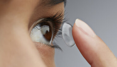 New Self-Healing Contact Lenses Can Repair Themselves in UV Light : ScienceAlert