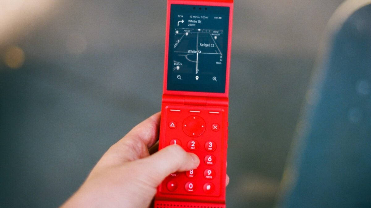 The Light Flip Phone Aims to Be Luddites' Best Weapon Against AI
