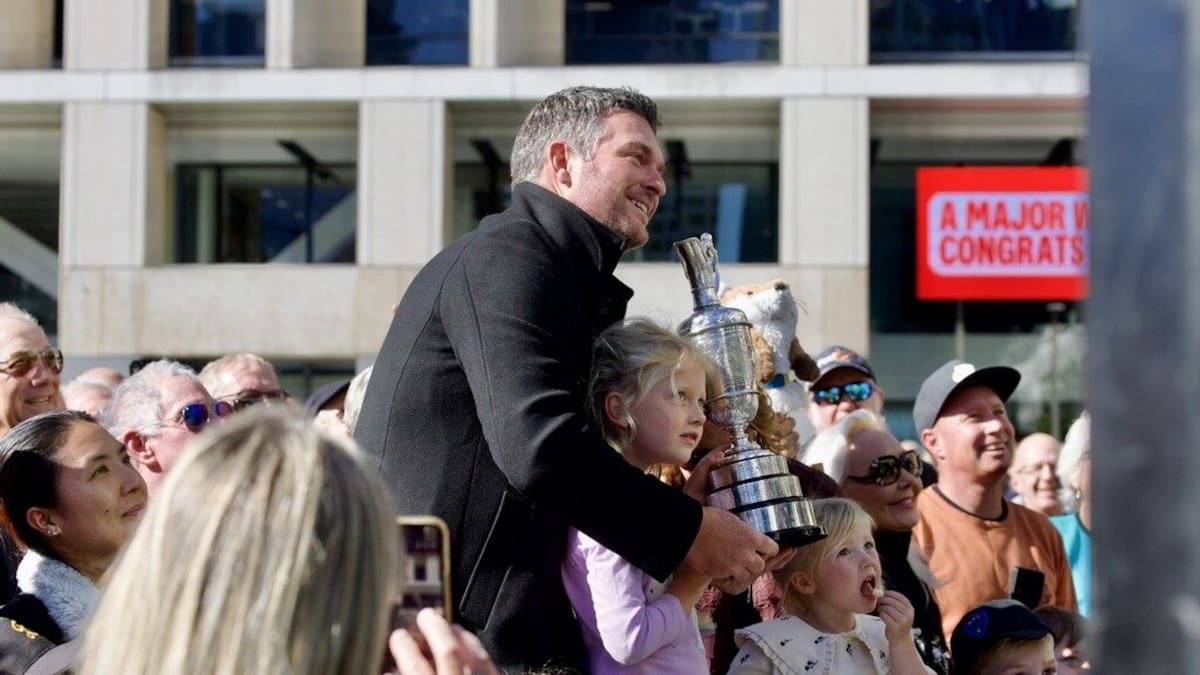 Crowds pack Takutai Square to celebrate Ryan Fox’s Open win - NZ Herald