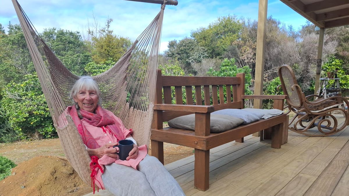 Kerikeri artist Keri Molloy embraces tiny home living