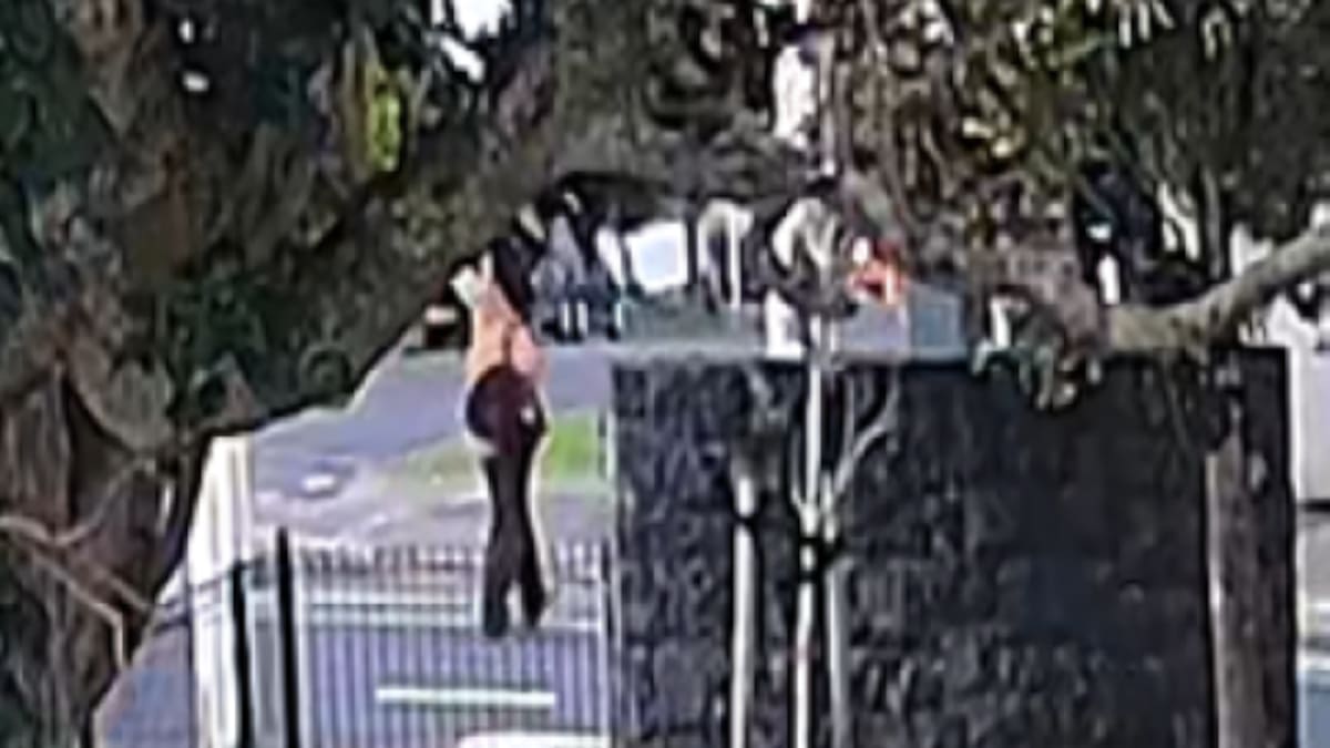 Onehunga house fire: Police want to identify mystery person after man’s death