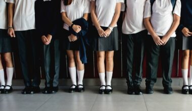 Herald readers divided over school forcing students to remove jackets and scarves inside classrooms