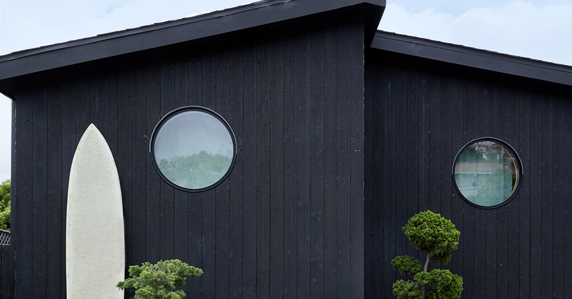 This Oak-Clad Beachside Trailer is Like Good Denim: Well-Worn and Forever Stylish