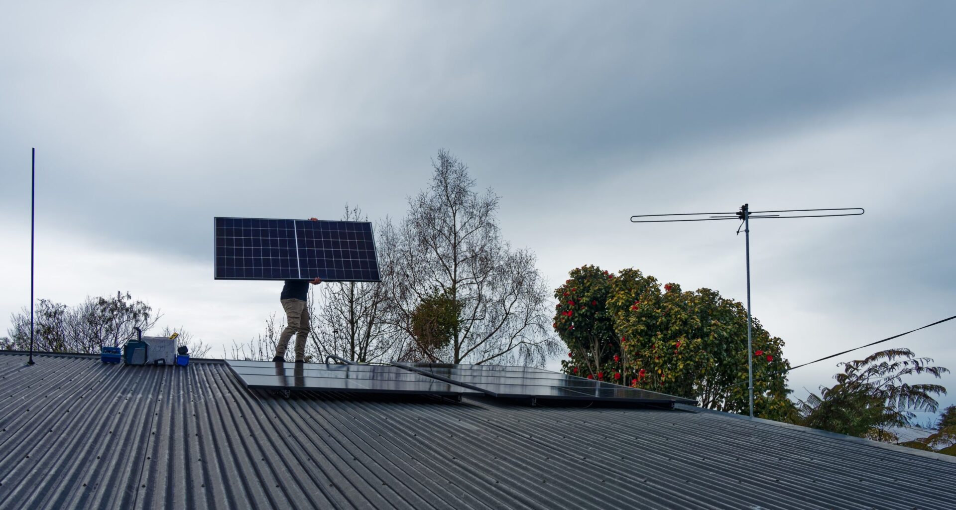NZ has the sunshine, the tech and the expertise for solar – but not the political will