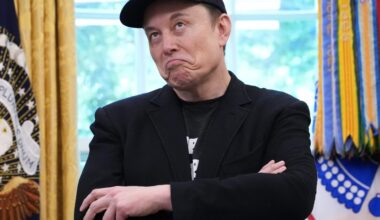 Elon Musk can’t sell a single SpaceX share for a year—then all the locks crack open at once