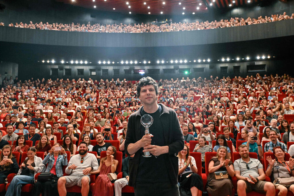 Jesse Eisenberg at the Karlovy Vary film festival (Photo: MICHAL CIZEK/AFP) ג'סי אייזנברג בקרלובי וארי