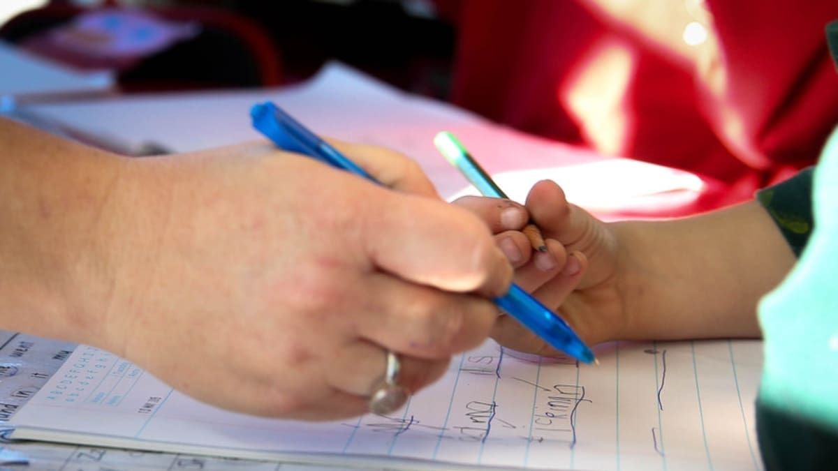 Primary school returns to pen and paper after ditching iPads