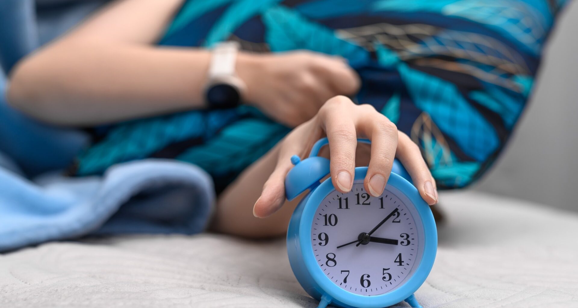 Study: Social jetlag predicts greater evening energy intake in a UK cohort. Image Credit: PawelKacperek / Shutterstock