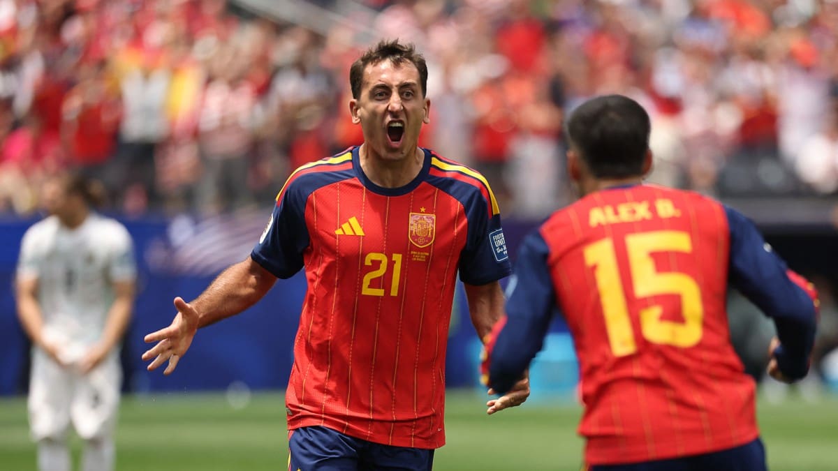 Fifa World Cup: Spain cruise past Austria to reach last 16
