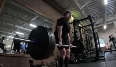 87-year-old Oregon woman becomes world record holder in powerlifting