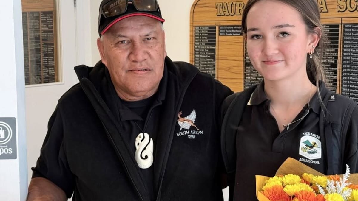 Tauraroa bus driver praises students for calm response after crash