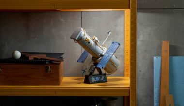 LEGO's New Hubble Space Telescope Set Finally Gives the Observatory Centre Stage