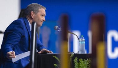 UK to pay Mitch Barnhart $3.2 million retirement settlement