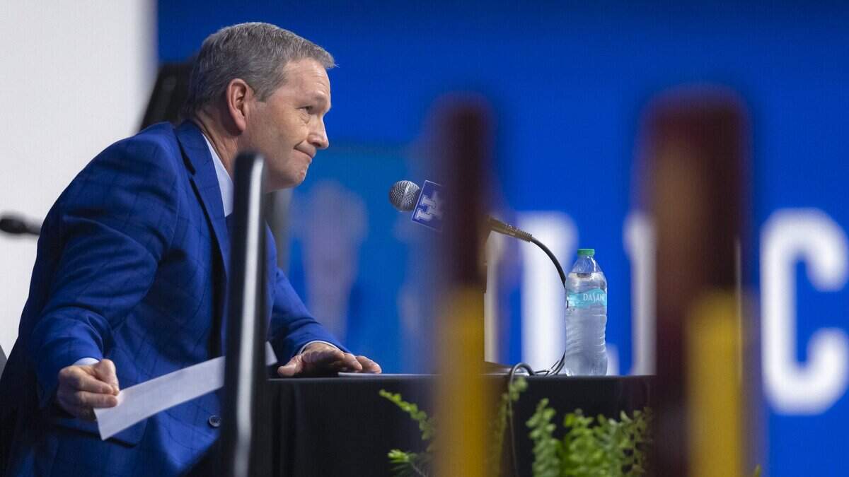 UK to pay Mitch Barnhart $3.2 million retirement settlement