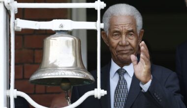 Cricket legend and all-rounder Sir Garfield Sobers dies aged 89