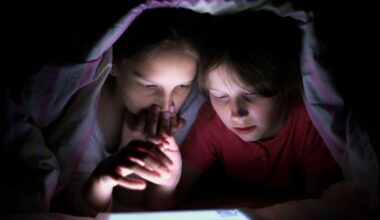 Restricting social media use can save young teens from depression, study finds