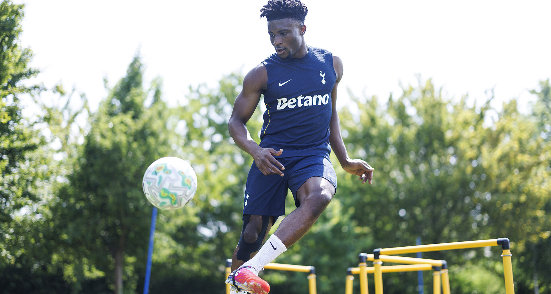 Team news | Roberto’s latest on Deki, Kudus and Vicario from New Zealand