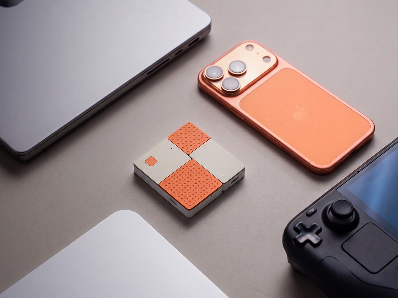 The Wireless Display Kit That Needs No App, No Network, No Pairing