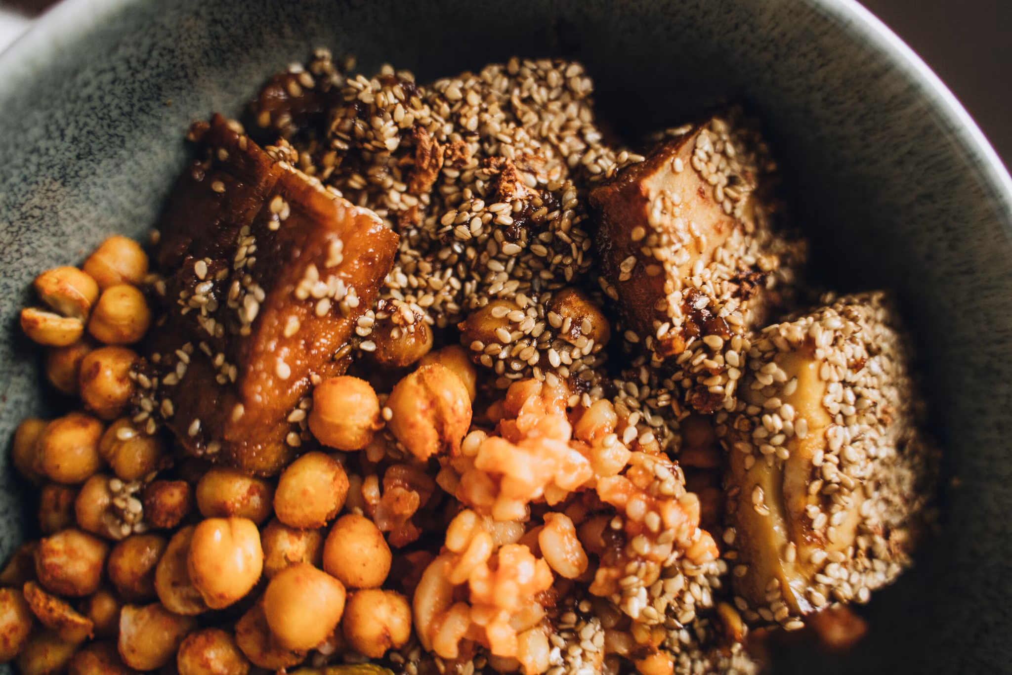 Fish Tikka And Amaranth Grain Bowl: Elevate your rainy-day dining with baked fish tikka chunks served over fluffy amaranth grain. Combine it with roasted zucchini and a refreshing mint-yogurt chutney to get a rich dose of omega-3 fatty acids and high-quality lean protein. (Representative Image: Pexels)