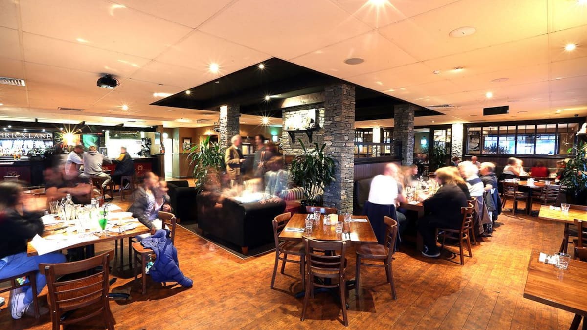 Bricklane Restaurant & Bar: New Lynn business held up by machete-wielding robber, manager assaulted