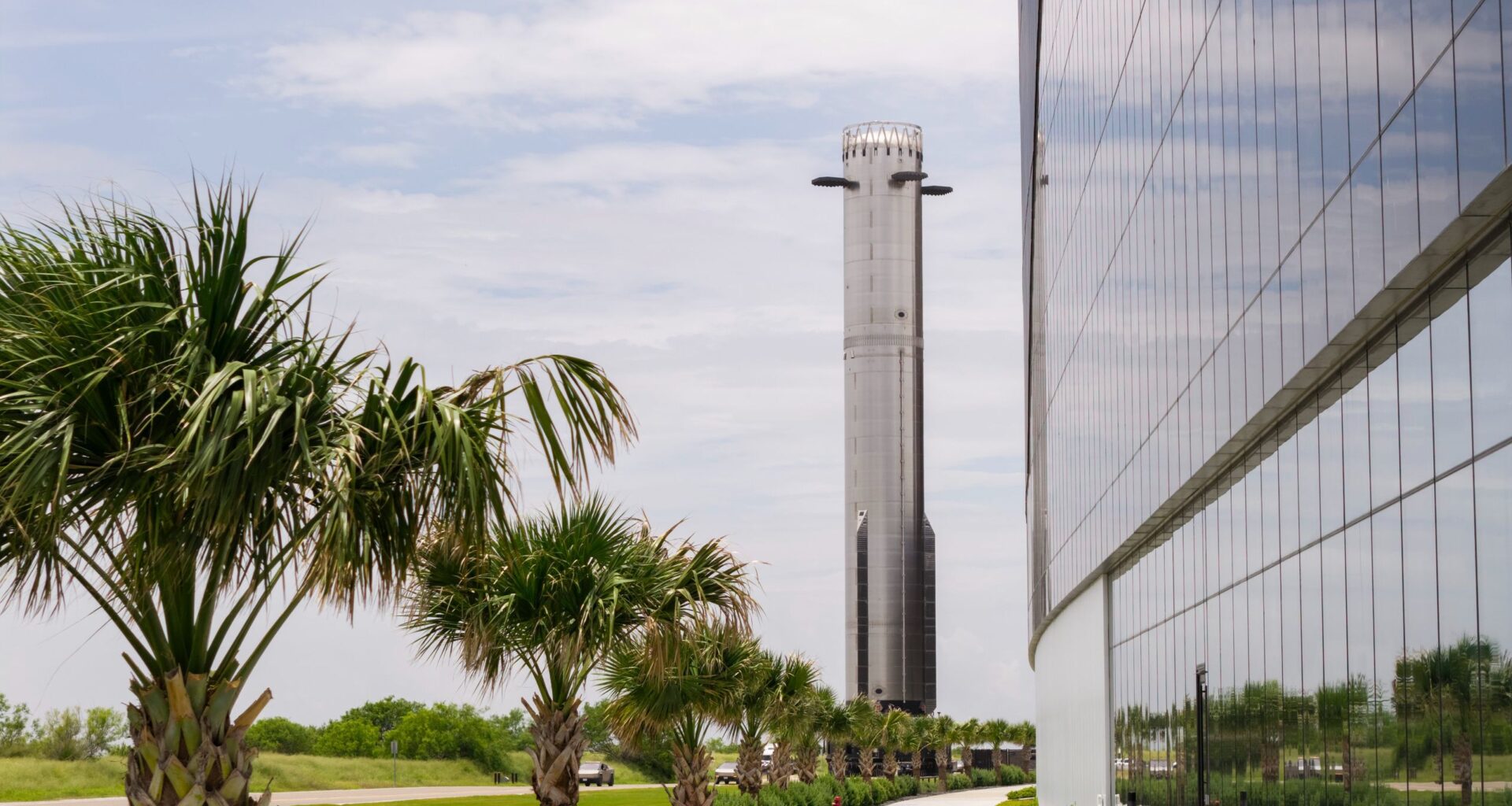 SpaceX ignites all 33 powerful engines on Starship booster test ahead of Flight 13 launch