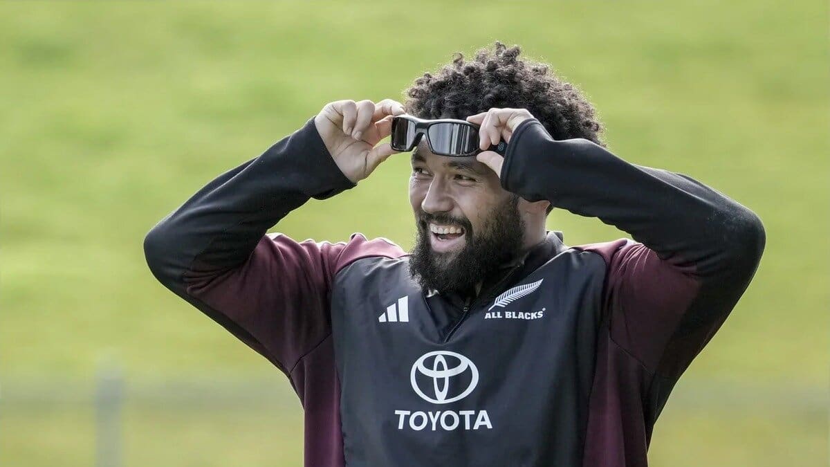 All Blacks v Ireland: How new coach is using strobe glasses for high ball improvements