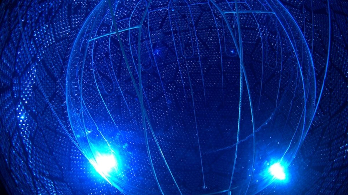 Haunting Glow of Nuclear Power Station Was Detected in Water 150 Miles Away : ScienceAlert