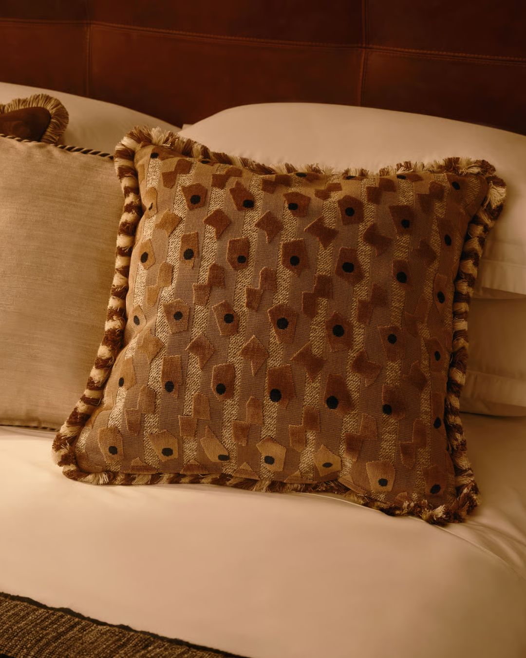 Jeremiah Square Cushion, Caramel.