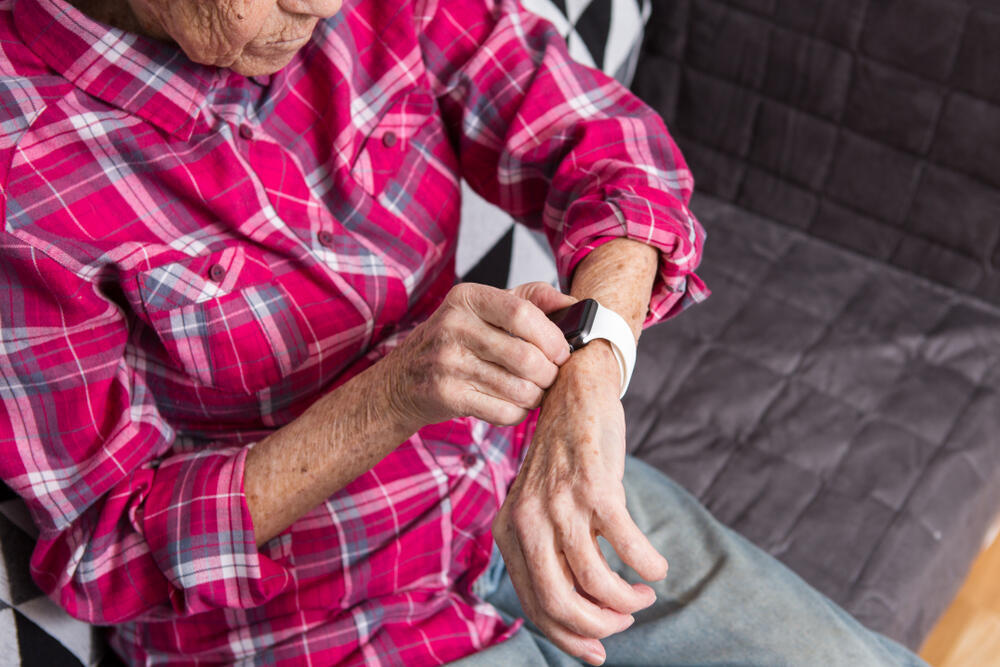 Although measurements taken by a smartphone or smartwatch are not as accurate as those performed in a professional gait laboratory, studies show they are accurate enough to track changes over time (Photo: Shutterstock) שעון חכם