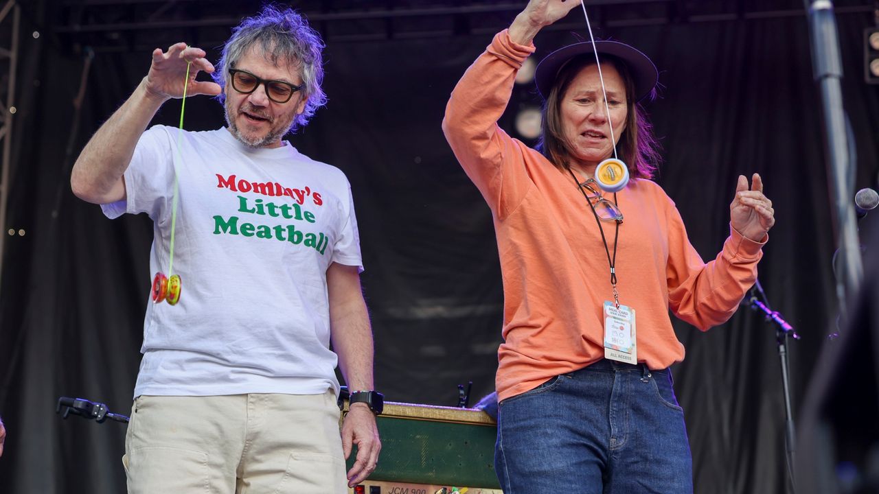 Wilco and the Breeders Now Hold a Yo-Yo World Record